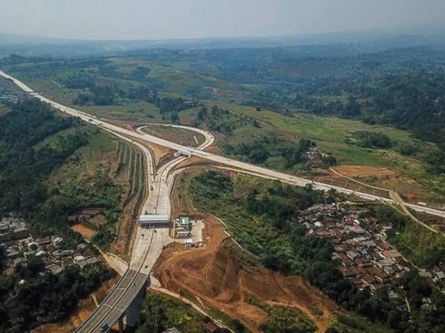 You are currently viewing Waskita Karya Infrastruktur Dukung Penuh Penyelesaian Proyek Jalan Tol BOCIMI Seksi 3